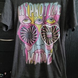 Teen hearts graphic tee